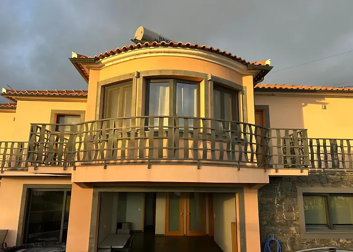 Rose Sun House Willa